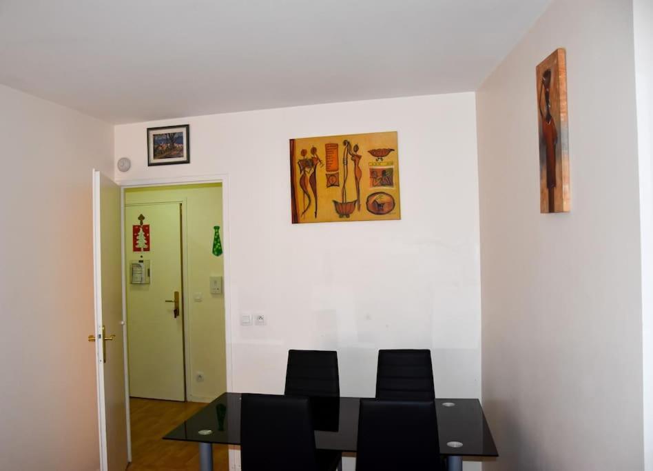 Superb Flat In Recent Building With Parking Lot Apartment Cergy Exterior photo